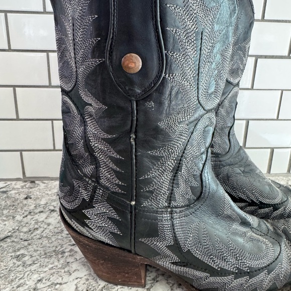 Corral Black Embroidered Western Cowboy Ankle Boots! - Picture 2 of 8